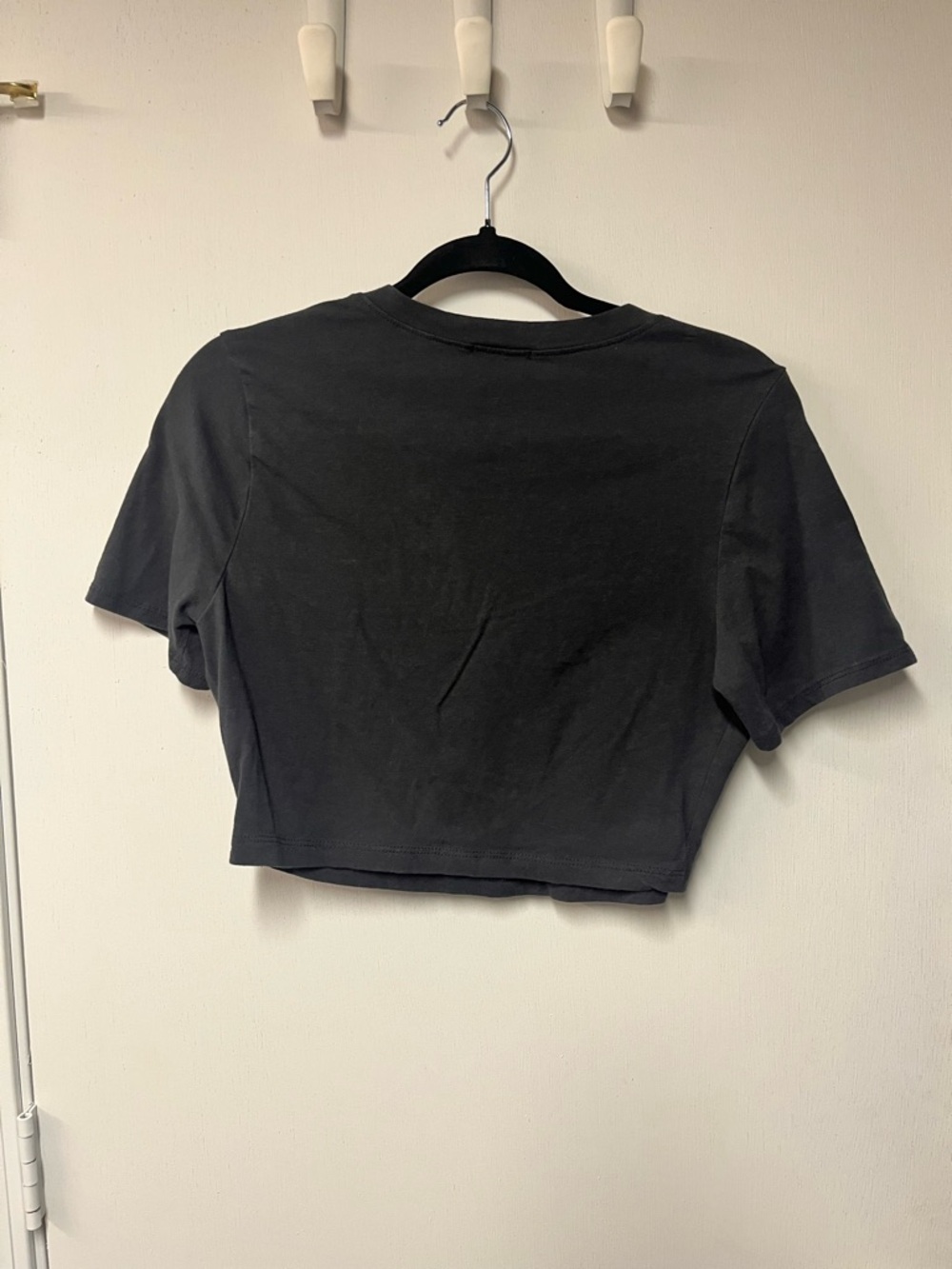Dresser in Lala. 'Wild Woman' Black Cropped Tee - Picture 4 of 4